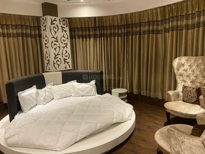 Bedroom Image of 4550 Sq.ft 5 BHK Penthouse for sale in Mahagun Moderne, Sector 78 Noida for Rs. 80000000