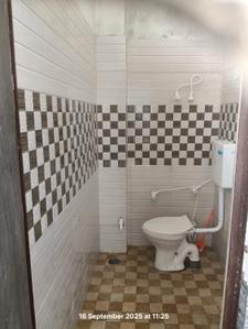 Bathroom Image of 1500 Sq.ft 2 BHK Independent House for rent in Pathauli Village Agra for Rs. 5500