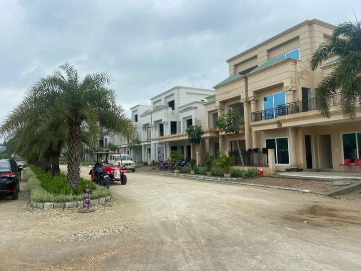 Sapphire Royale Main Image 1