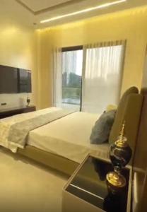 Bedroom Image of 950 Sq.ft 2 BHK Apartment / Flat for sale in KP Supernova, Mohammed Wadi Pune for Rs. 8365500
