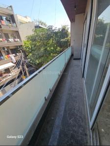 Balcony Image of 1900 Sq.ft 3 BHK Builder Floor for sale in Mansarover Garden New Delhi for Rs. 40000000