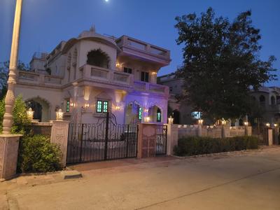 Image of 2000 Sq.ft 3 BHK Villa for rent in Yogeswar Nagar, Bhuj for Rs. 40000