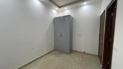 Bedroom Image of 1050 Sq.ft 4 BHK Apartment / Flat for sale in Sector 5 Rohini New Delhi for Rs. 10000000