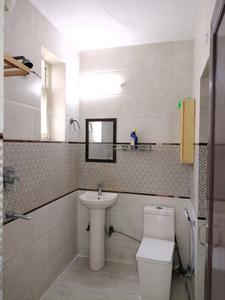 Common Bathroom One Image of 1800 Sq.ft 3 BHK Apartment / Flat for sale in Park View Apartment, Sector 12 Dwarka New Delhi for Rs. 24800000