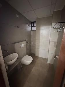 Bathroom Image of 1800 Sq.ft 3 BHK Apartment / Flat for rent in Pramukh Shypram Sky, Chanakyapuri Ahmedabad for Rs. 50000