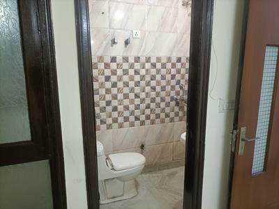 Bathroom Image of 900 Sq.ft 3 BHK Builder Floor for sale in Krishna Nagar New Delhi for Rs. 6500000