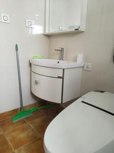 Image of 1300 Sq.ft 2 BHK Apartment / Flat for sale in Puravankara Elita Promenade, JP Nagar, Bengaluru for Rs. 24000000