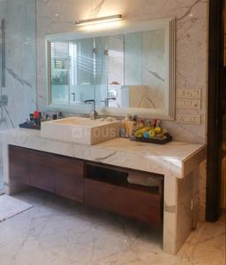 Bathroom Image of 5500 Sq.ft 8 BHK Apartment / Flat for sale in K Raheja Classique, Andheri West Mumbai for Rs. 250000000