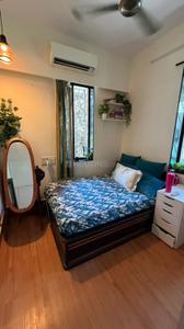 Bedroom Image of 800 Sq.ft 2 BHK Apartment / Flat for rent in Hashu Niwas, Bandra West Mumbai for Rs. 118000
