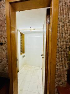 Bathroom Image of 3100 Sq.ft 3 BHK Independent House for rent in Velachery Chennai for Rs. 75000