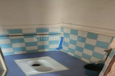 Bathroom Image of 350 Sq.ft 1 BHK Apartment / Flat for rent in Yerawada Pune for Rs. 16000