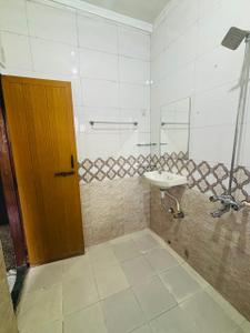 Bathroom Image of 650 Sq.ft 1 BHK Apartment / Flat for rent in Sangamvadi Pune for Rs. 35000