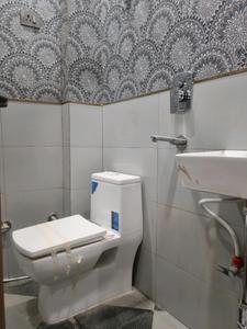 Common Bathroom One Image of 600 Sq.ft 2 BHK Apartment / Flat for sale in Nangli Sakrawati New Delhi for Rs. 3850000