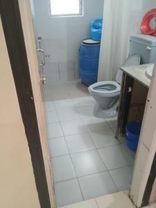 Bathroom Image of 1020 Sq.ft 2 BHK Apartment / Flat for rent in Padamji Place Complex, Sadar Bazaar Pune for Rs. 40000