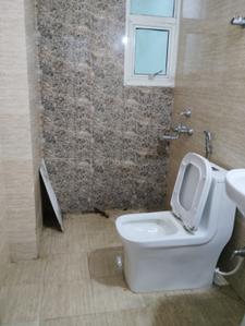 Bathroom Image of 1650 Sq.ft 3 BHK Apartment / Flat for rent in Omaxe Residency II, Arjunganj Lucknow for Rs. 27000