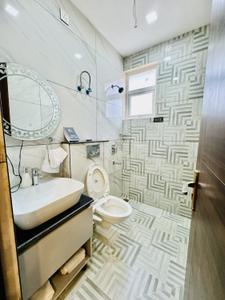 Bathroom Image of 1350 Sq.ft 3 BHK Apartment / Flat for rent in KCB Orchid Premiire, Ramgarh Bhudda Zirakpur for Rs. 30000