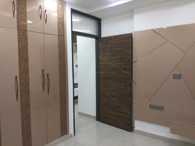 Bedroom Image of 1050 Sq.ft 3 BHK Apartment / Flat for sale in Shalimar Bagh New Delhi for Rs. 16500000