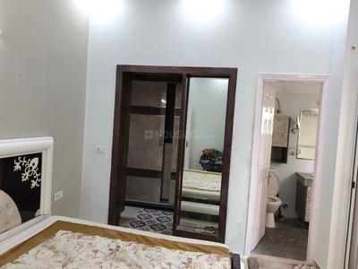Bedroom Image of 1742 Sq.ft 6 BHK Independent House for rent in Noida Extension Greater Noida for Rs. 40000