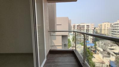 Balcony Image of 900 Sq.ft 2 BHK Apartment / Flat for sale in Vile Parle East Mumbai for Rs. 35000000