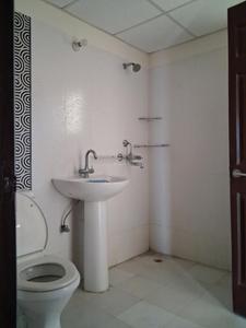 Common Bathroom Image of 1044 Sq.ft 2 BHK Apartment / Flat for sale in Paramount Floraville, Kulesara Noida for Rs. 11500000