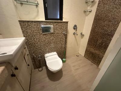 Bathroom Image of 1200 Sq.ft 3 BHK Apartment / Flat for sale in Qutab View Apartments, Katwaria Sarai New Delhi for Rs. 29500000