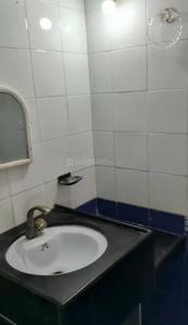 Bathroom Image of 915 Sq.ft 2 BHK Apartment / Flat for rent in Raheja Complex, Andheri West Mumbai for Rs. 85000