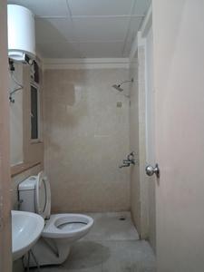 Common Bathroom Image of 960 Sq.ft 2 BHK Apartment / Flat for rent in Jaypee Kosmos, Sector 134 Noida for Rs. 32000