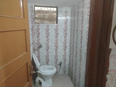 Bathroom Image of 180 Sq.ft 1 RK Apartment / Flat for rent in Khatiwala Tank Indore for Rs. 7500