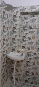 Bathroom Image of 800 Sq.ft 1 BHK Independent House for rent in Sector 11 Gurgaon for Rs. 13000
