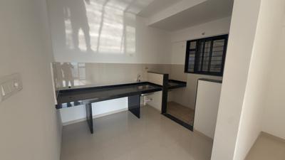 Kitchen Image of 950 Sq.ft 2 BHK Apartment / Flat for rent in Kohinoor Sportsville, Maan Pune for Rs. 26000