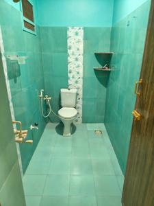 Bathroom Image of 1200 Sq.ft 2 BHK Builder Floor for rent in Katpadi Vellore for Rs. 10000