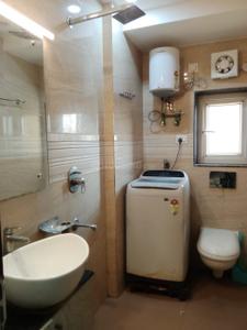 Bathroom Image of 400 Sq.ft 1 BHK Studio for rent in DLF Capital Green III, Karampura New Delhi for Rs. 26000