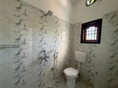 Bathroom Image of 1100 Sq.ft 1.5 BHK Builder Floor for rent in Beltola Guwahati for Rs. 12000