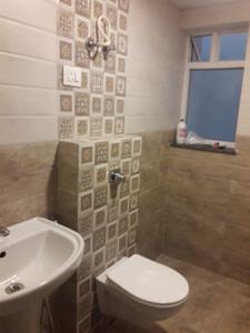Bathroom Image of 1500 Sq.ft 2 BHK Builder Floor for rent in Doon Divine Aviral Snowveiw, Canal Road Dehradun for Rs. 27000