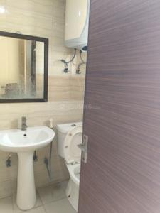 Bathroom Image of 400 Sq.ft 1 BHK Apartment / Flat for rent in Supertech Ecociti, Sector 137 Noida for Rs. 20500