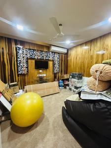Living Room Image of 4300 Sq.ft 4.5 BHK Apartment / Flat for rent in Kumar Kruti, Kalyani Nagar Pune for Rs. 135000