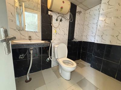Bathroom Image of 1080 Sq.ft 2.5 BHK Apartment / Flat for sale in Nimbus The Hyde Park, Sector 78 Noida for Rs. 12200000