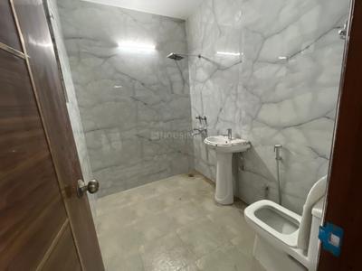 Bathroom Image of 2200 Sq.ft 3 BHK Apartment / Flat for rent in Sector 105 Noida for Rs. 60500