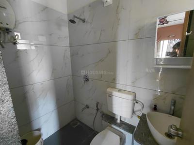 Bathroom Image of 1440 Sq.ft 2 BHK Apartment / Flat for rent in Maninagar Ahmedabad for Rs. 20000