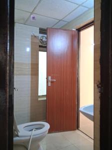 Common Bathroom Image of 1295 Sq.ft 3 BHK Apartment / Flat for sale in Supertech Ecociti, Sector 137 Noida for Rs. 12500000