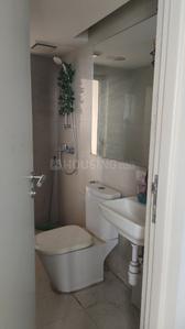 Bathroom Image of 400 Sq.ft 1 RK Apartment / Flat for rent in Hiranandani Solitaire, Thane West Thane for Rs. 31000