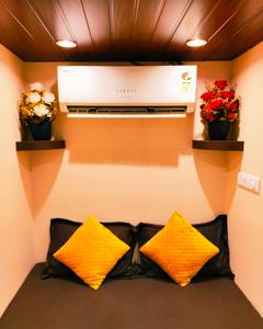 Bedroom Image of 250 Sq.ft 1 RK Studio for rent in Umerkhadi Mumbai for Rs. 1500
