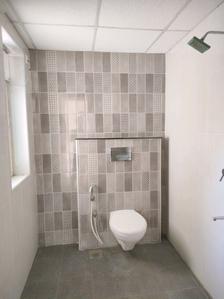 Common Bathroom Image of 1042 Sq.ft 2 BHK Apartment / Flat for rent in Svamitva Emerald Square, Electronic City Bengaluru for Rs. 29000