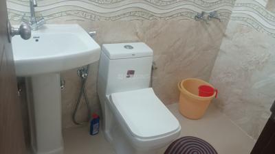 Bathroom Image of 280 Sq.ft 1 RK Builder Floor for rent in Swaraj Homes RWA Sant Nagar, Sant Nagar New Delhi for Rs. 12000