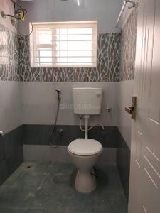 Bathroom Image of 550 Sq.ft 1 BHK Apartment / Flat for rent in Halasuru Bengaluru for Rs. 19000