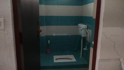 Bathroom Image of 520 Sq.ft 1 BHK Builder Floor for rent in Madiyava Lucknow for Rs. 5500