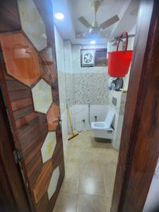 Bathroom Image of 900 Sq.ft 3 BHK Apartment / Flat for sale in Laxmi Nagar New Delhi for Rs. 9700000