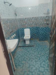 Bathroom Image of 3000 Sq.ft 8 BHK Independent House for sale in Sector MU 1 Greater Noida for Rs. 18000000