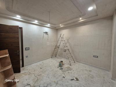 Bedroom Image of 1500 Sq.ft 3 BHK Builder Floor for rent in Ramesh Nagar New Delhi for Rs. 55000