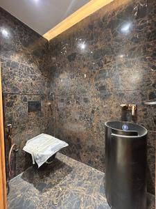 Bathroom Image of 2700 Sq.ft 4 BHK Builder Floor for rent in DLF Phase 2, DLF Phase 2 Gurgaon for Rs. 150000
